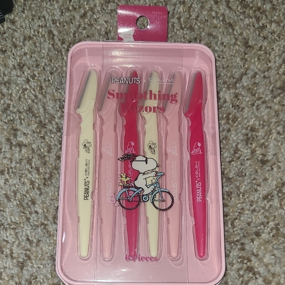 Peaunts Pink and White Snoopy Smoothing Razors🆑️final